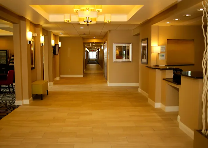 Holiday Inn Express & Suites Marion Northeast By Ihg