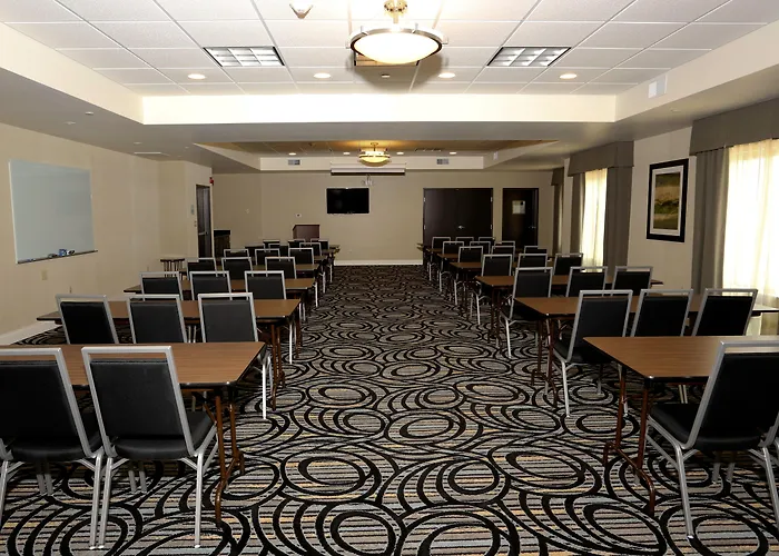 Holiday Inn Express & Suites Marion Northeast By Ihg