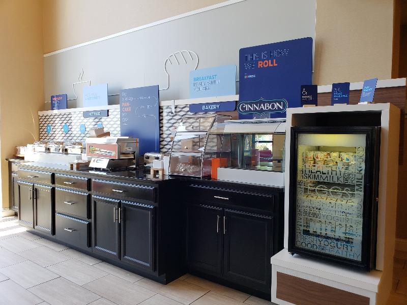 Express & Northeast By Ihg Hotel 3*